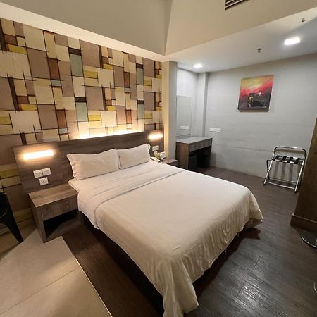 מירי Ajang Hotel מראה חיצוני תמונה