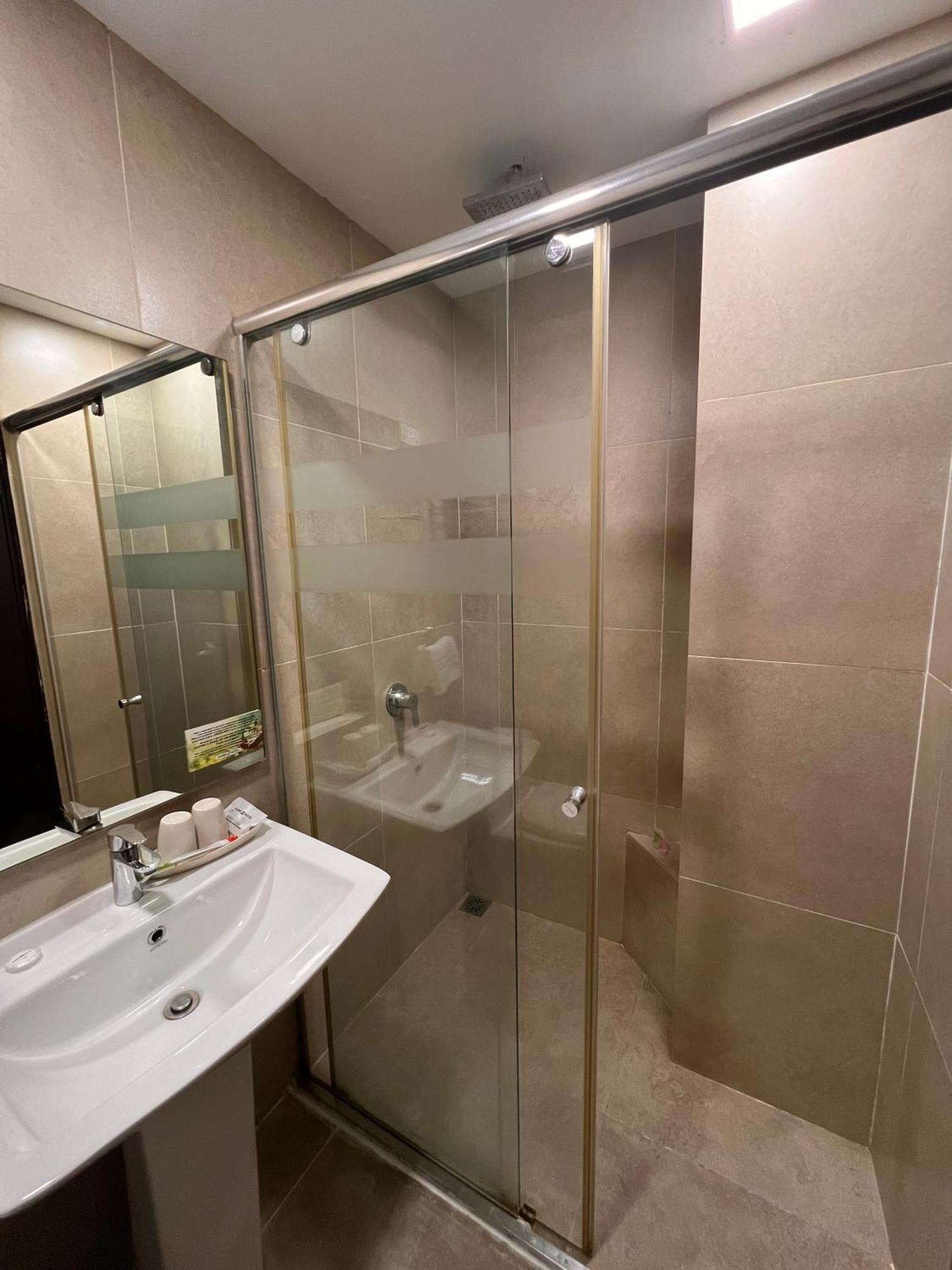 מירי Ajang Hotel מראה חיצוני תמונה