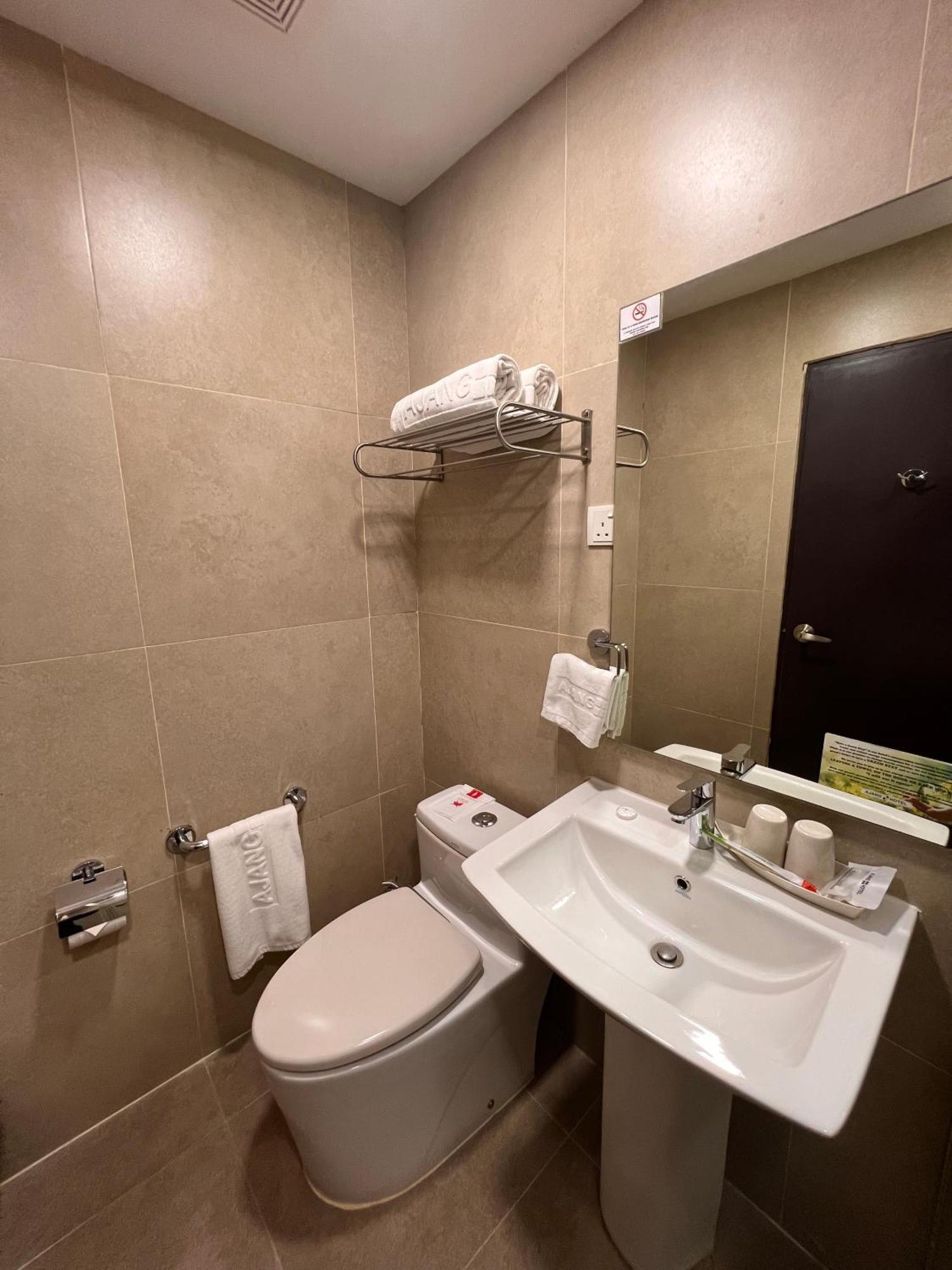 מירי Ajang Hotel מראה חיצוני תמונה