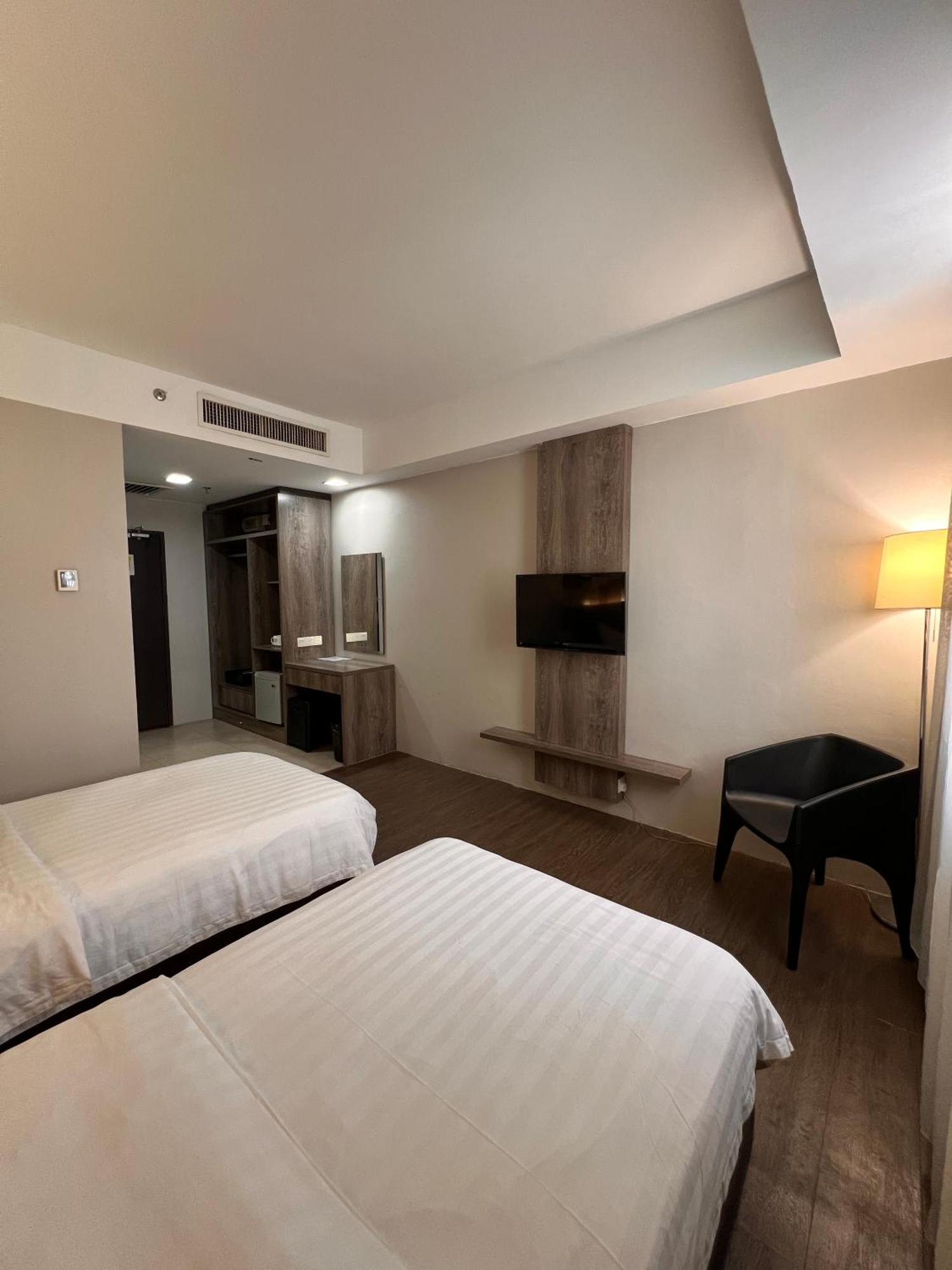 מירי Ajang Hotel מראה חיצוני תמונה