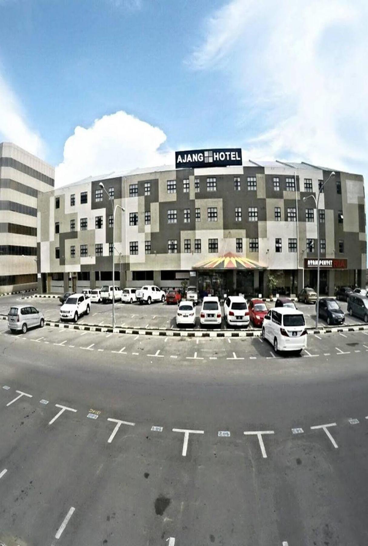 מירי Ajang Hotel מראה חיצוני תמונה