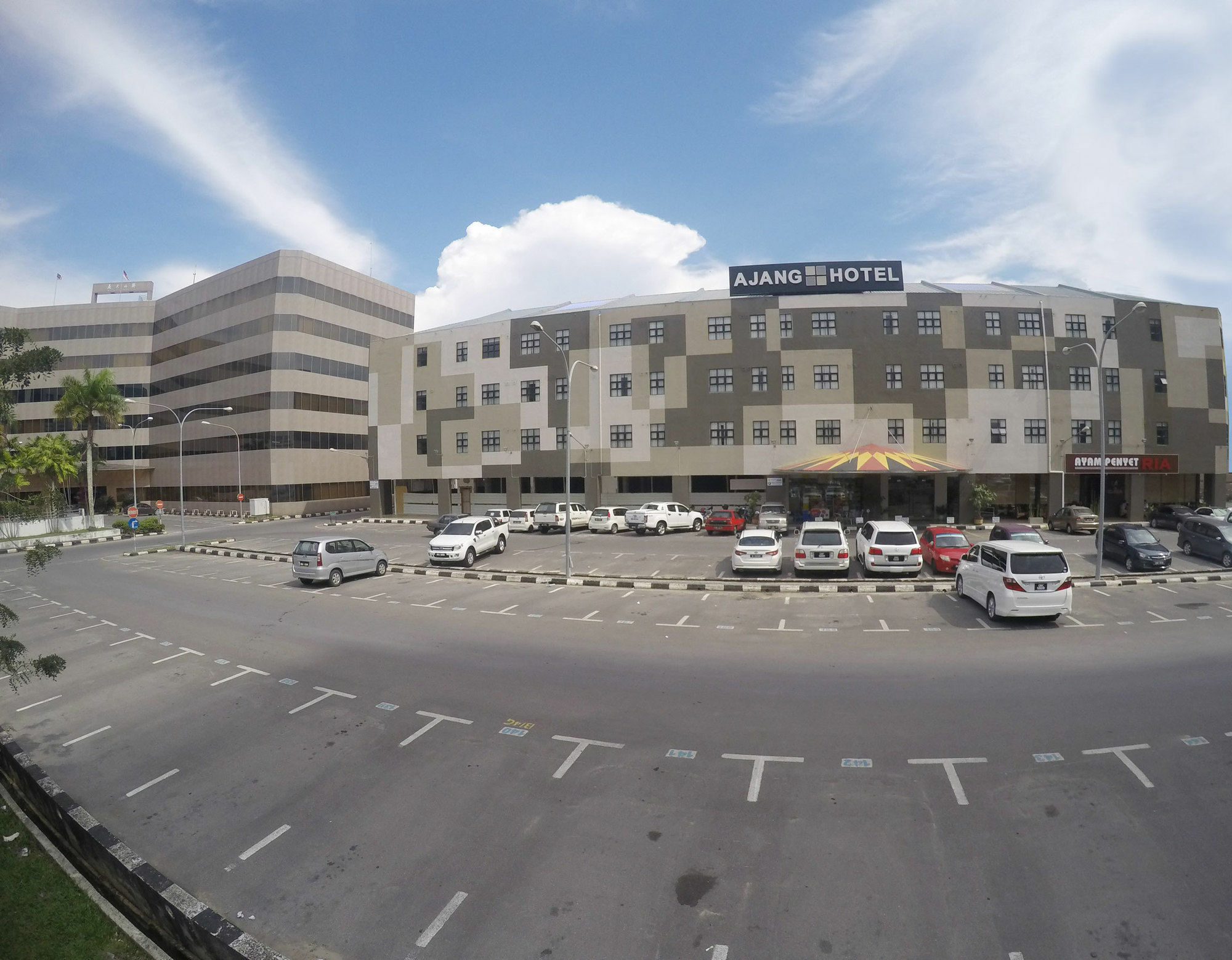 מירי Ajang Hotel מראה חיצוני תמונה