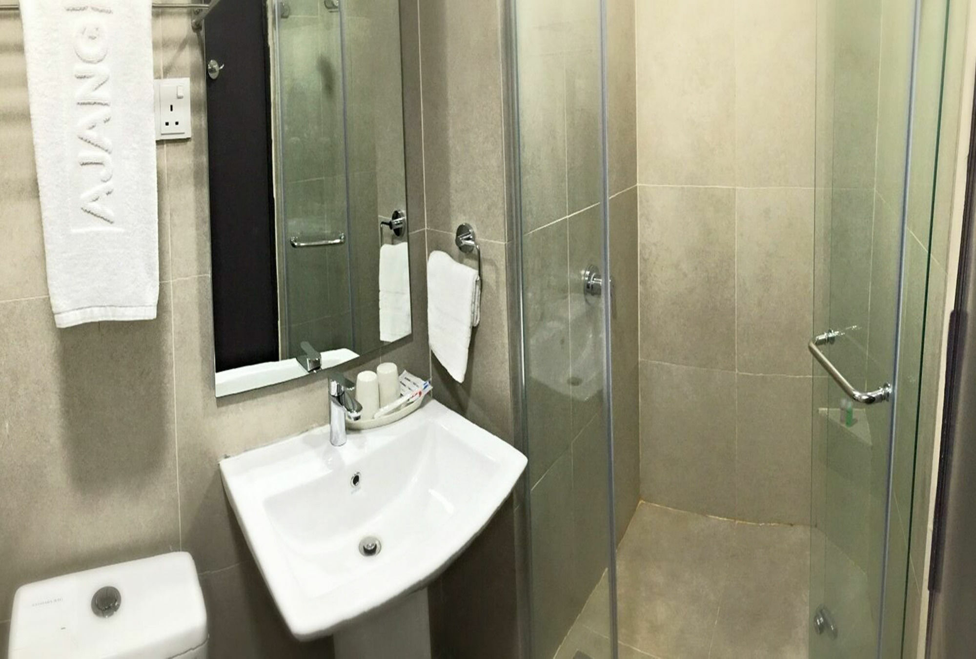 מירי Ajang Hotel מראה חיצוני תמונה